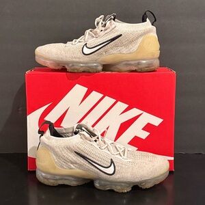 Men’s Nike Flyknit VaporMax Sneakers in White and Black Size 10.5